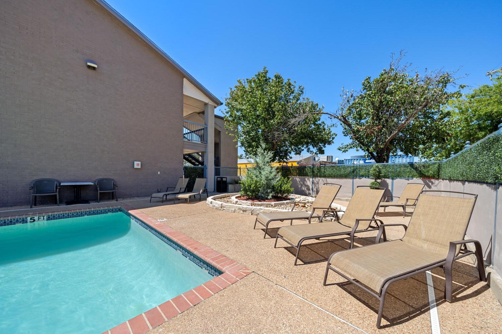 Days Inn By Wyndham Round Rock Exterior foto